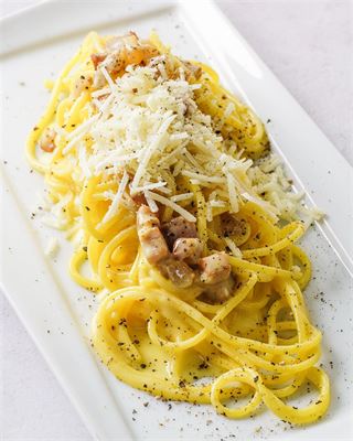 Spaghetti Carbonára er en klassisk italiensk ret fra Lazio-regionen i Italien