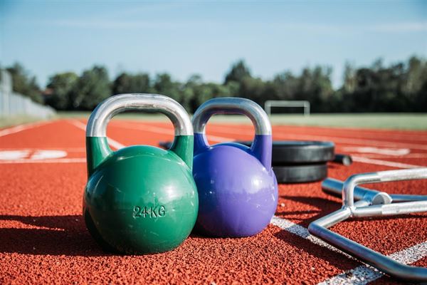 Kettlebell – et træningsudstyr der giver styrke i arme og ben